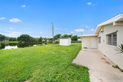 275 Lakeview Dr, North Fort Myers, FL 33917 - Photo 25