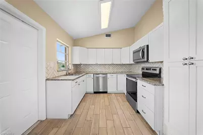 275 Lakeview Dr, North Fort Myers, FL 33917 - Photo 7