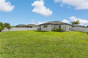 475 NE 3rd Pl, Cape Coral, FL 33909 - Photo 7