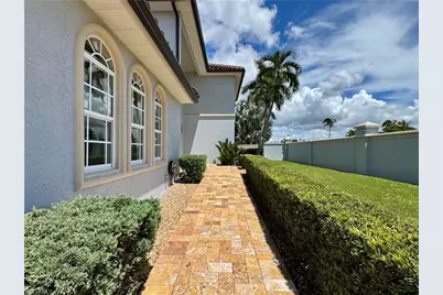 14370 McGregor Blvd, Fort Myers, FL 33919 - Photo 3