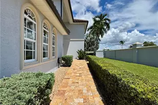 14370 McGregor Blvd, Fort Myers, FL 33919 - Photo 3