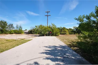 201 SW 40th St, Cape Coral, FL 33914 - Photo 5