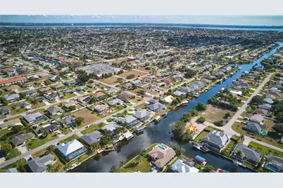 201 SW 40th St, Cape Coral, FL 33914 - Photo 9