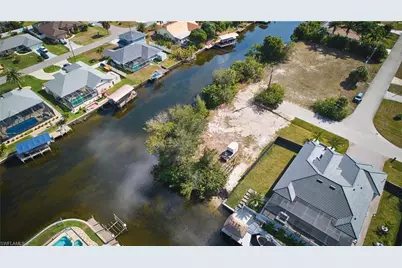 201 SW 40th St, Cape Coral, FL 33914 - Photo 17