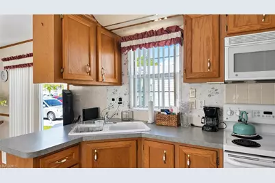 10915 Snowy Egret Cir, Estero, FL 33928 - Photo 5