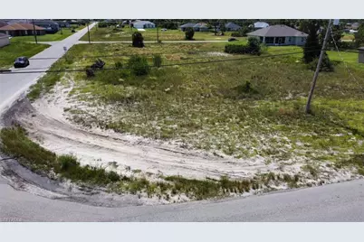 2701 40th St SW, Lehigh Acres, FL 33976 - Photo 3