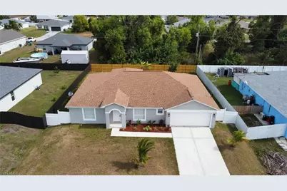 3025 NE 6th Pl, Cape Coral, FL 33909 - Photo 3