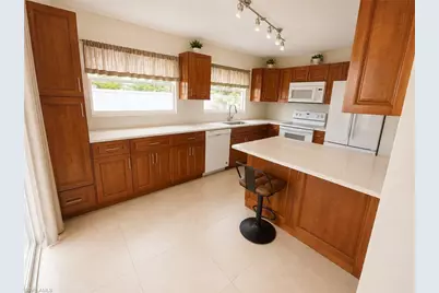 143 SE 29th St, Cape Coral, FL 33904 - Photo 5