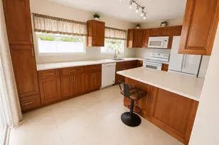 143 SE 29th St, Cape Coral, FL 33904 - Photo 5