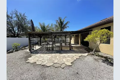 511 SW 7th Pl, Cape Coral, FL 33991 - Photo 9