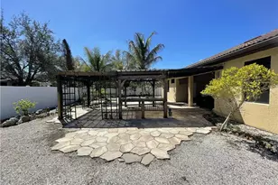 511 SW 7th Pl, Cape Coral, FL 33991 - Photo 9