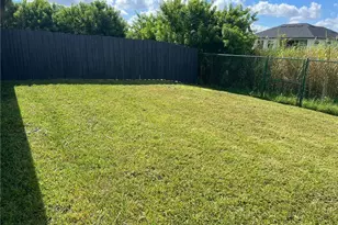 2034 NE 6th St, Cape Coral, FL 33909 - Photo 9