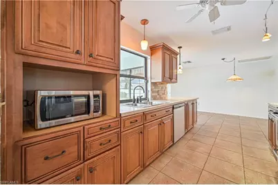 634 SE 32nd St, Cape Coral, FL 33904 - Photo 5