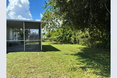 913 Entrada Dr N, Fort Myers, FL 33919 - Photo 7