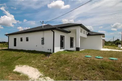 943 Commodore St, Lehigh Acres, FL 33974 - Photo 5