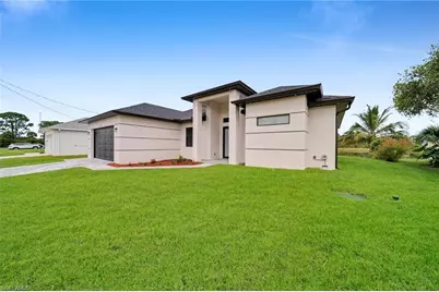 743 Chestnut St E, Lehigh Acres, FL 33974 - Photo 3