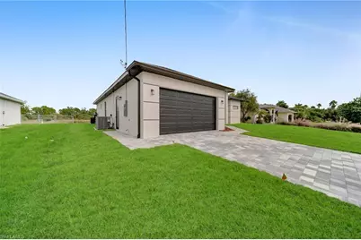 743 Chestnut St E, Lehigh Acres, FL 33974 - Photo 35
