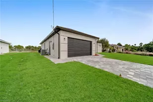 743 Chestnut St E, Lehigh Acres, FL 33974 - Photo 35