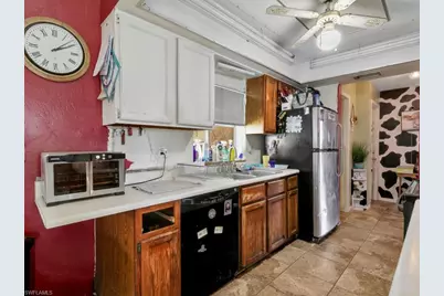 209 NE 9th Ct, Cape Coral, FL 33909 - Photo 11