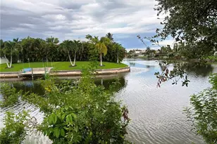 527 SE 15th St, Cape Coral, FL 33990 - Photo 1