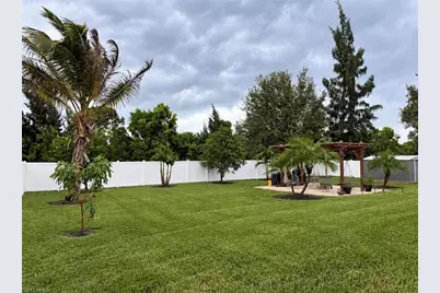 733 Arundel Cir, Fort Myers, FL 33913 - Photo 5