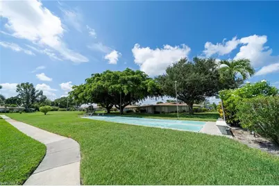 5586 Pendlewood Ln, Fort Myers, FL 33919 - Photo 25