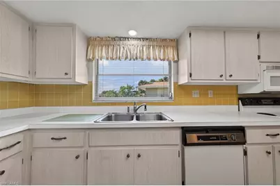 5586 Pendlewood Ln, Fort Myers, FL 33919 - Photo 7