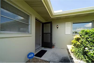 5586 Pendlewood Ln, Fort Myers, FL 33919 - Photo 5