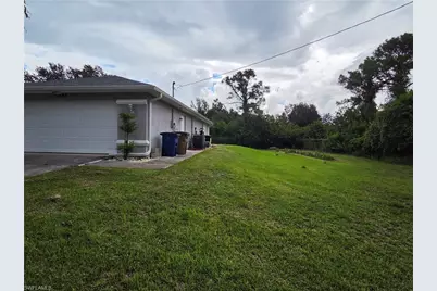 1025 Iris St E, Lehigh Acres, FL 33974 - Photo 9