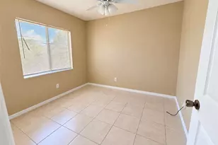 822 Diplomat Pkwy E, Cape Coral, FL 33909 - Photo 9
