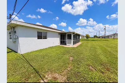 822 Diplomat Pkwy E, Cape Coral, FL 33909 - Photo 13