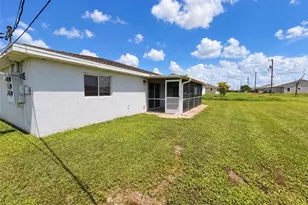 822 Diplomat Pkwy E, Cape Coral, FL 33909 - Photo 13