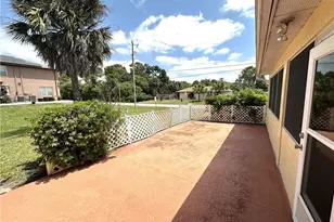 2409 Del Ray Pl, Lehigh Acres, FL 33936 - Photo 31