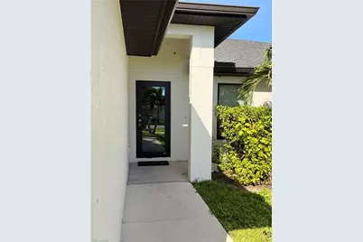 546 SE 5th Pl, Cape Coral, FL 33990 - Photo 3
