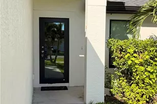 546 SE 5th Pl, Cape Coral, FL 33990 - Photo 3