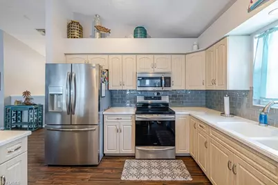18110 Parkridge Ct, Fort Myers, FL 33908 - Photo 5