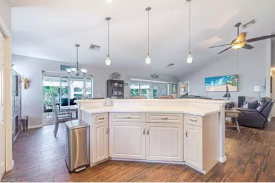 18110 Parkridge Ct, Fort Myers, FL 33908 - Photo 7