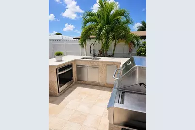 902 SE 21st St, Cape Coral, FL 33990 - Photo 13