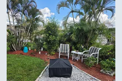 613 Friendly Pl, North Fort Myers, FL 33917 - Photo 7