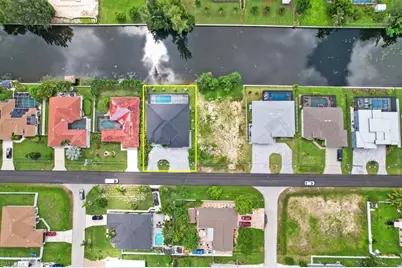 136 SW 28th St, Cape Coral, FL 33914 - Photo 3