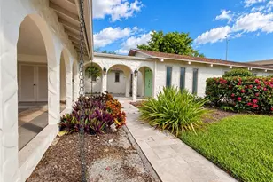 4272 Island Cir, Fort Myers, FL 33919 - Photo 3