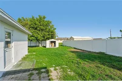 160 Francis Dr NE, Port Charlotte, FL 33952 - Photo 17