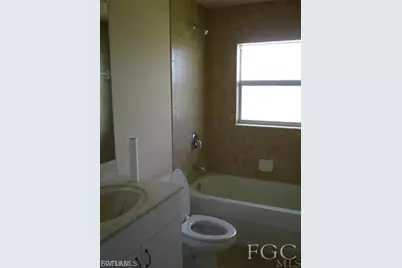 910 Citrus Ave S, Lehigh Acres, FL 33974 - Photo 9