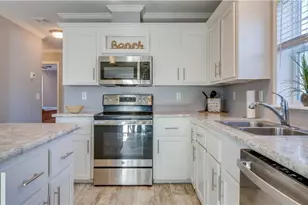 3076 Bowsprit Ln, Saint James City, FL 33956 - Photo 9