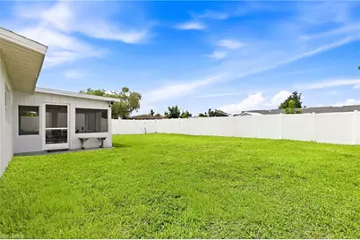 402 NE 14th Pl, Cape Coral, FL 33909 - Photo 31