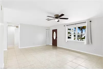 402 NE 14th Pl, Cape Coral, FL 33909 - Photo 11