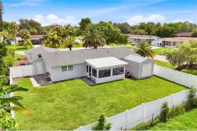 402 NE 14th Pl, Cape Coral, FL 33909 - Photo 5