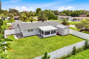 402 NE 14th Pl, Cape Coral, FL 33909 - Photo 5