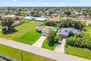 522 NE Van Loon Ln, Cape Coral, FL 33909 - Photo 31