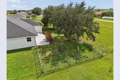 930 NW Juanita Pl, Cape Coral, FL 33993 - Photo 43
